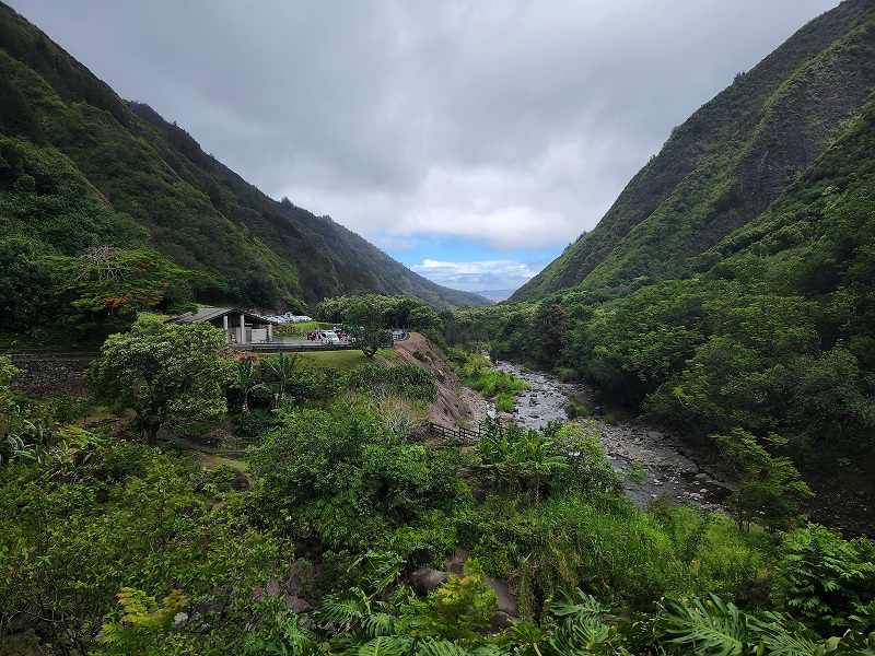 View from the needle to the parking lot at ʻIao Valley state monument.